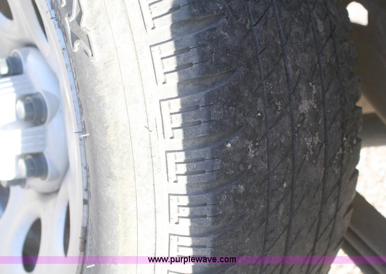 image for item A3189 2005 GMC Sierra 1500 pickup truck