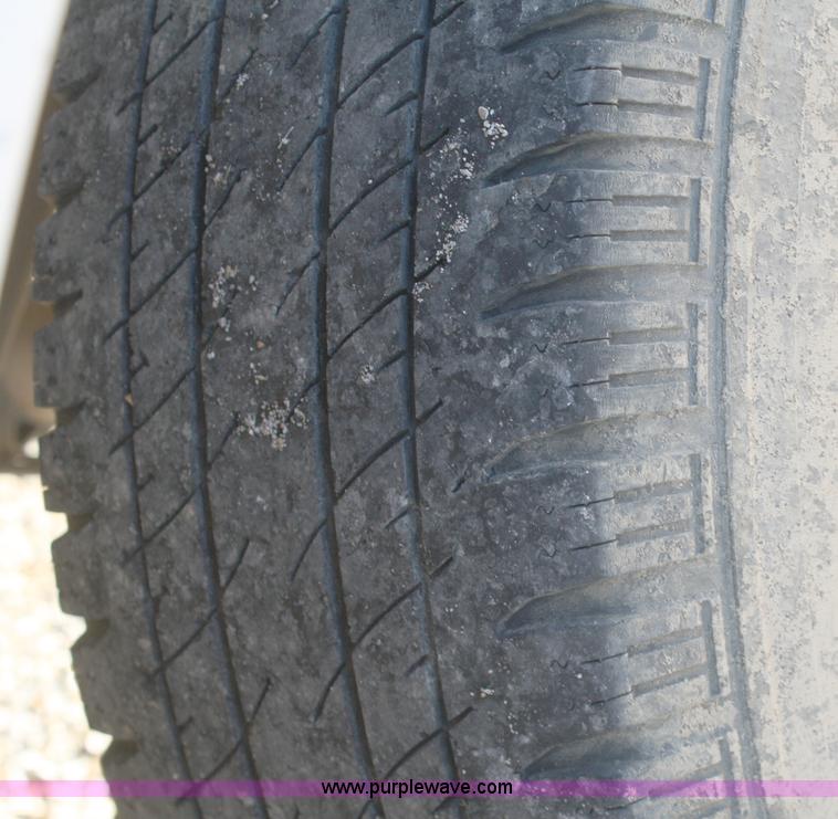 image for item A3189 2005 GMC Sierra 1500 pickup truck