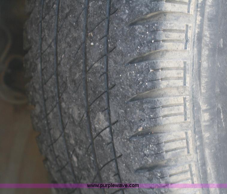 image for item A3189 2005 GMC Sierra 1500 pickup truck