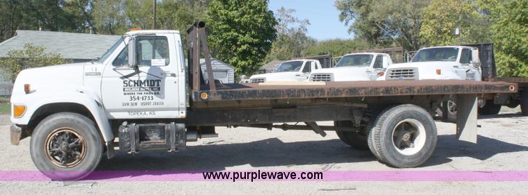 image for item A3191 1995 Ford F700 flatbed dump truck