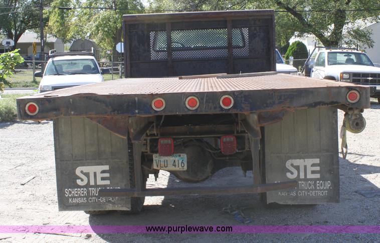 image for item A3191 1995 Ford F700 flatbed dump truck