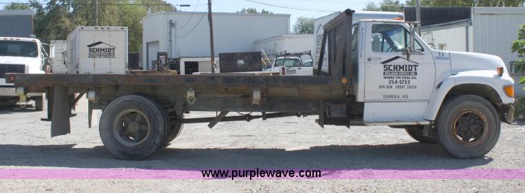 image for item A3191 1995 Ford F700 flatbed dump truck