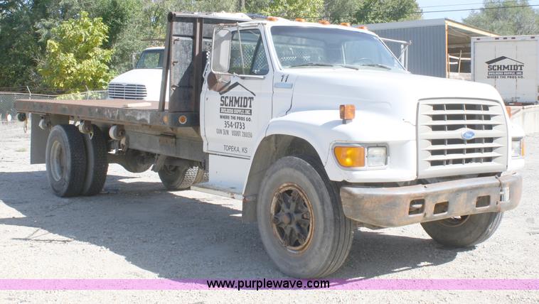 image for item A3191 1995 Ford F700 flatbed dump truck
