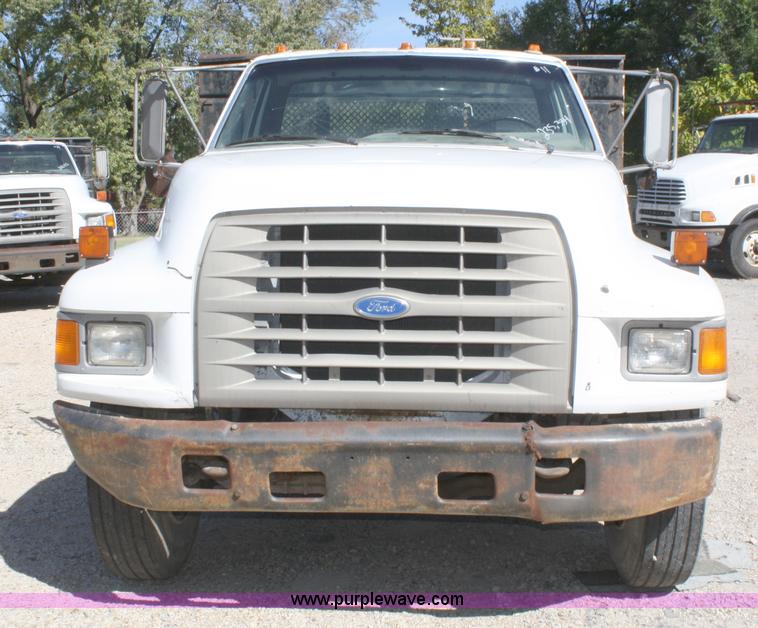 image for item A3191 1995 Ford F700 flatbed dump truck