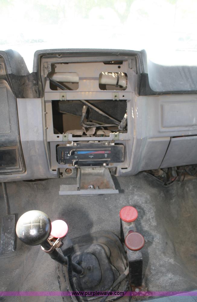 image for item A3191 1995 Ford F700 flatbed dump truck