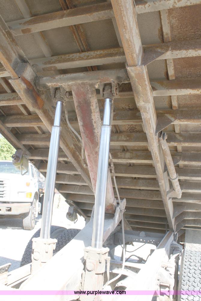 image for item A3191 1995 Ford F700 flatbed dump truck