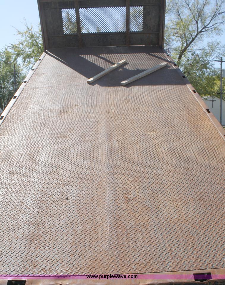 image for item A3191 1995 Ford F700 flatbed dump truck