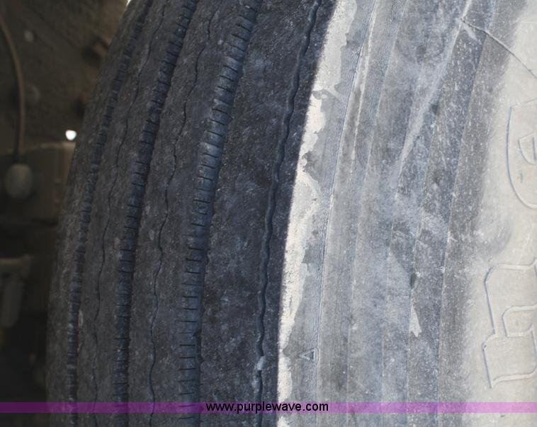 image for item A3191 1995 Ford F700 flatbed dump truck