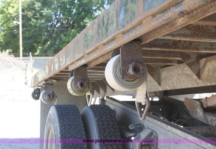 image for item A3191 1995 Ford F700 flatbed dump truck