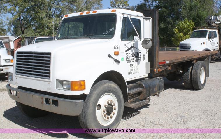 image for item A3192 1994 International 4900 flatbed truck