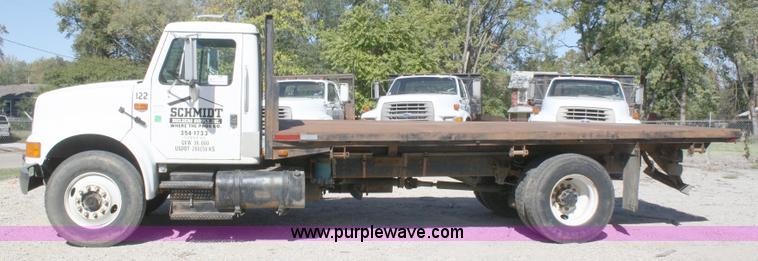 image for item A3192 1994 International 4900 flatbed truck