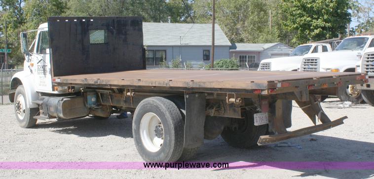 image for item A3192 1994 International 4900 flatbed truck
