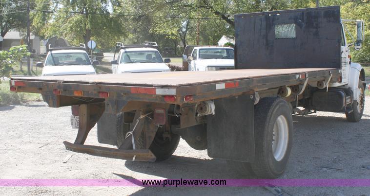 image for item A3192 1994 International 4900 flatbed truck