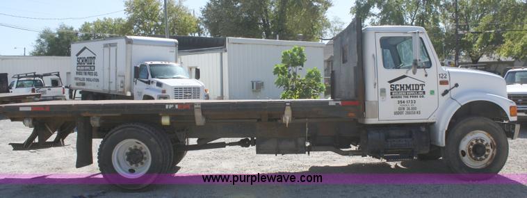 image for item A3192 1994 International 4900 flatbed truck