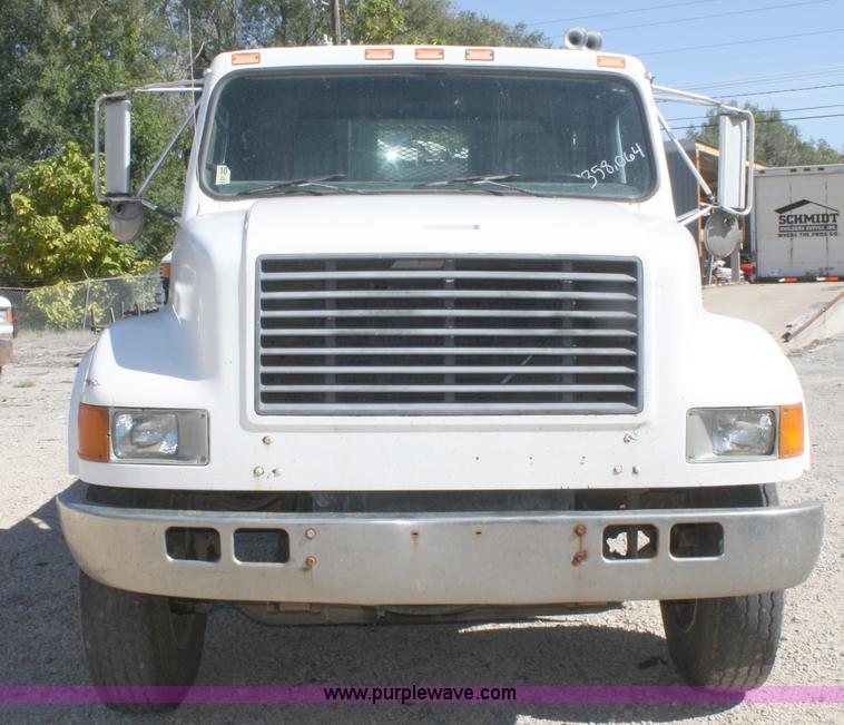 image for item A3192 1994 International 4900 flatbed truck