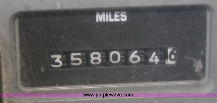 image for item A3192 1994 International 4900 flatbed truck