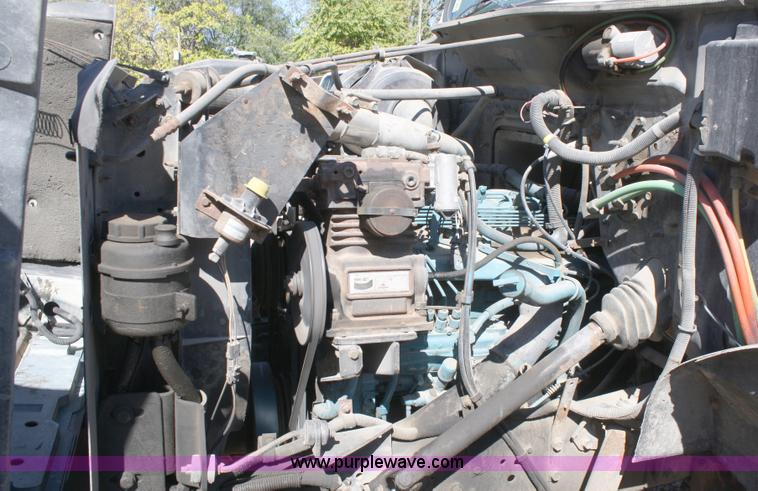 image for item A3192 1994 International 4900 flatbed truck