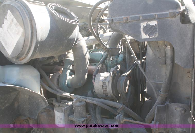 image for item A3192 1994 International 4900 flatbed truck