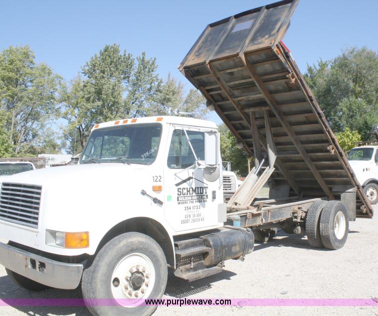 image for item A3192 1994 International 4900 flatbed truck