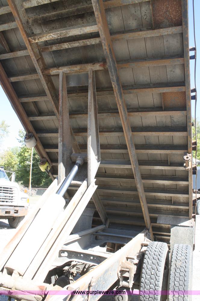 image for item A3192 1994 International 4900 flatbed truck