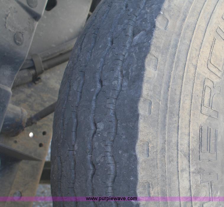 image for item A3192 1994 International 4900 flatbed truck