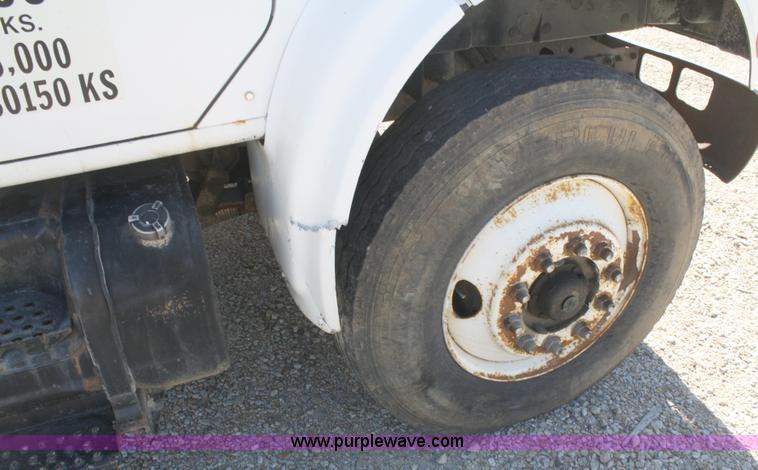 image for item A3192 1994 International 4900 flatbed truck