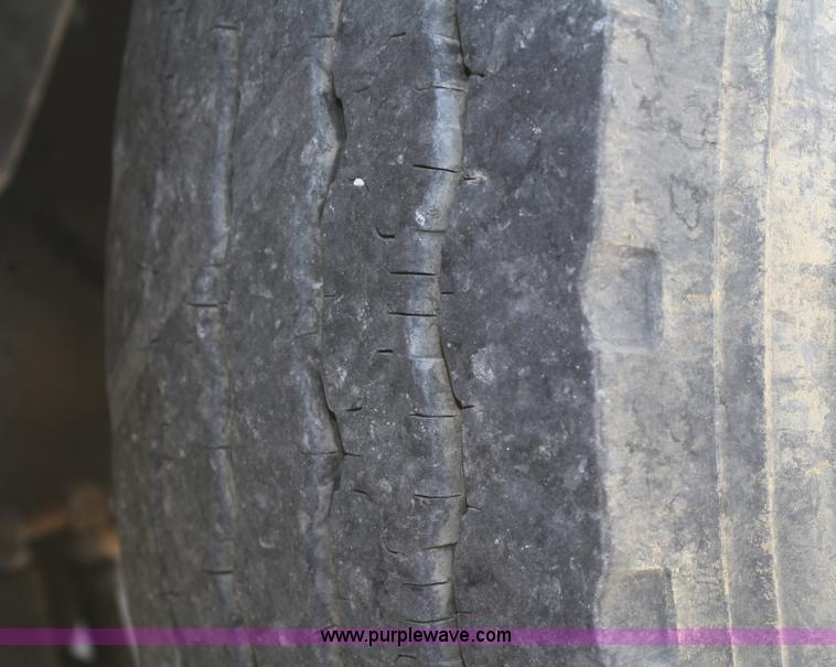 image for item A3192 1994 International 4900 flatbed truck