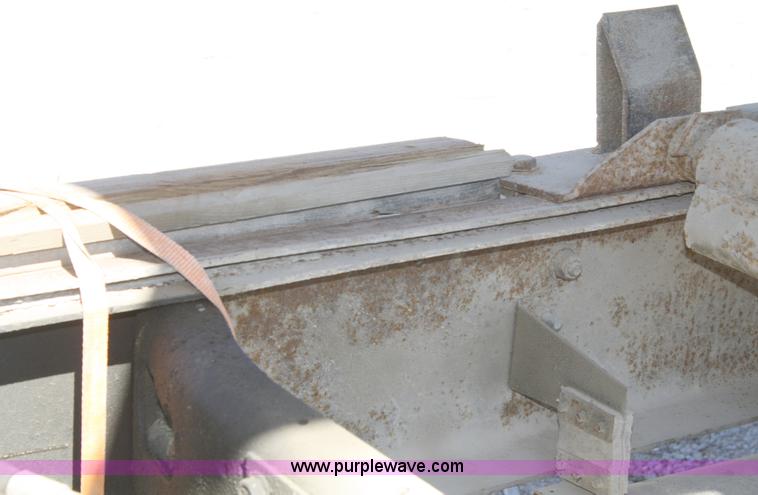 image for item A3192 1994 International 4900 flatbed truck