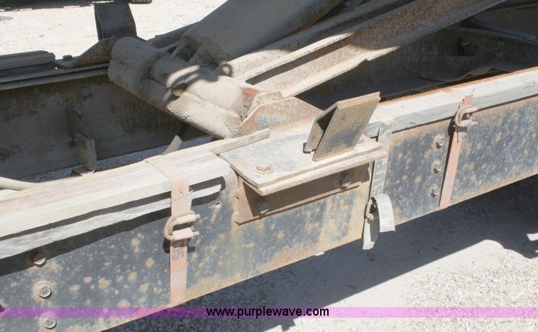 image for item A3192 1994 International 4900 flatbed truck