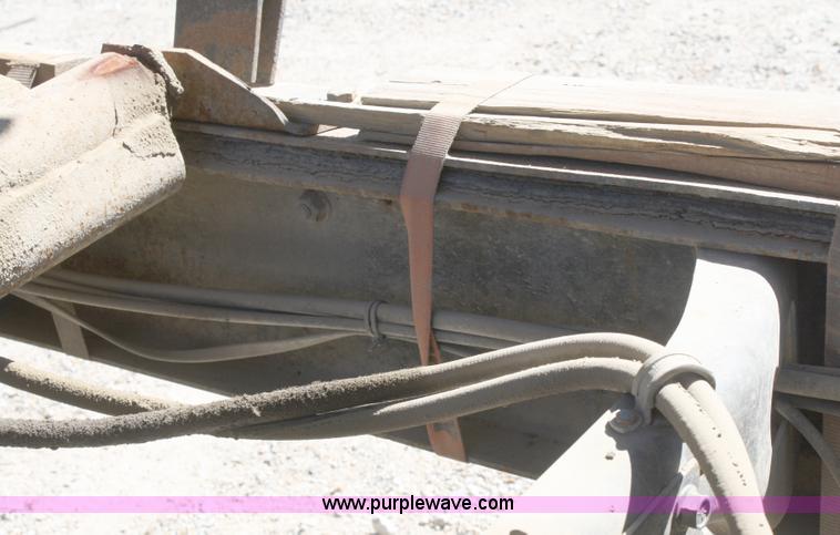 image for item A3192 1994 International 4900 flatbed truck