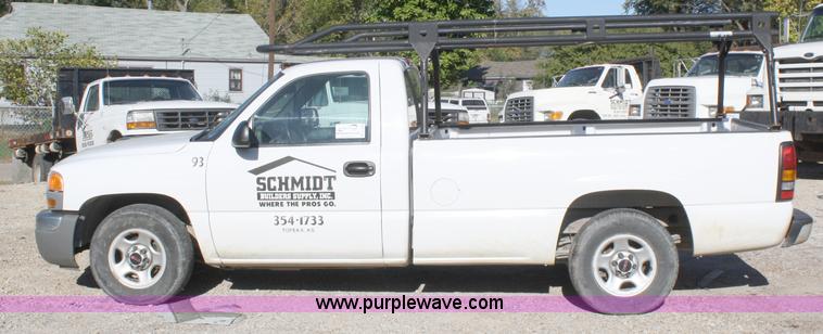 image for item A3208 2004 GMC Sierra 1500 pickup truck