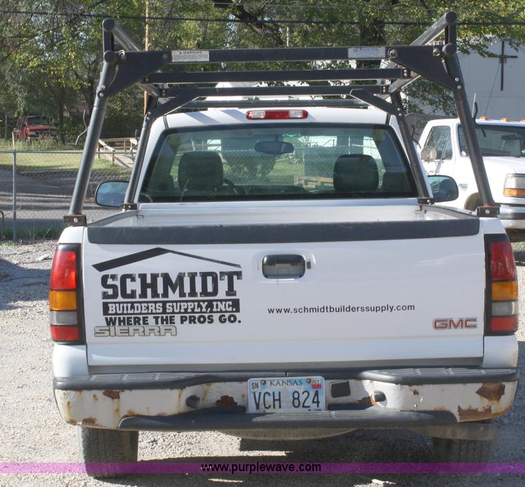 image for item A3208 2004 GMC Sierra 1500 pickup truck