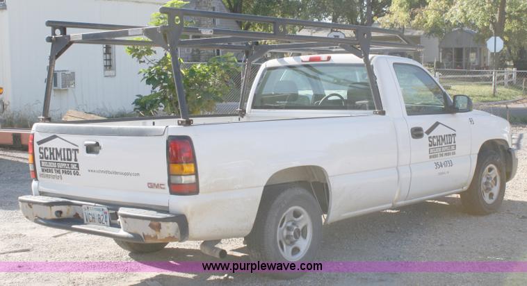 image for item A3208 2004 GMC Sierra 1500 pickup truck