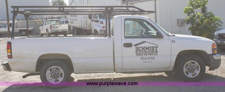 image for item A3208 2004 GMC Sierra 1500 pickup truck