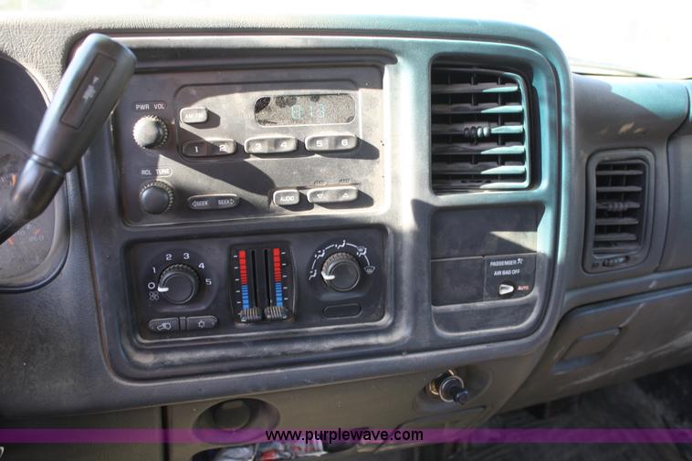 image for item A3208 2004 GMC Sierra 1500 pickup truck