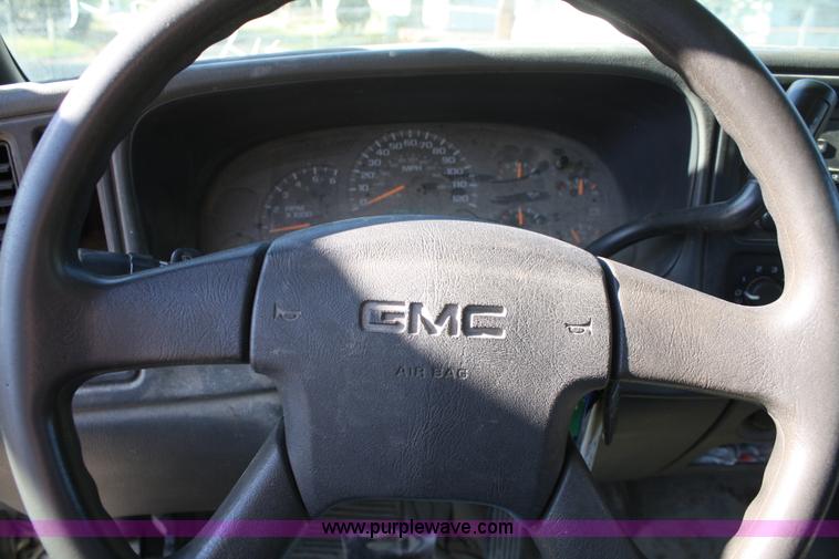 image for item A3208 2004 GMC Sierra 1500 pickup truck