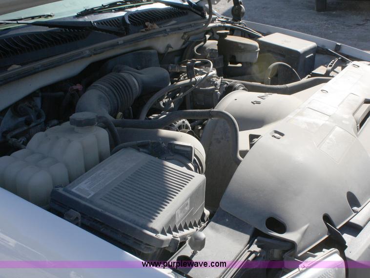 image for item A3208 2004 GMC Sierra 1500 pickup truck