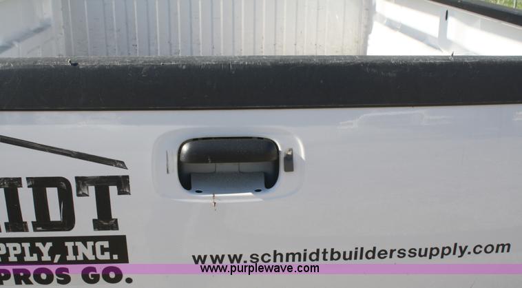 image for item A3208 2004 GMC Sierra 1500 pickup truck