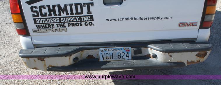 image for item A3208 2004 GMC Sierra 1500 pickup truck