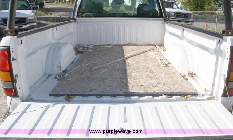 image for item A3208 2004 GMC Sierra 1500 pickup truck