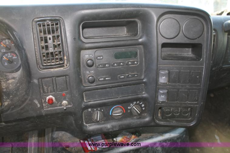 image for item A3210 2003 Chevrolet C7500 insulation box truck