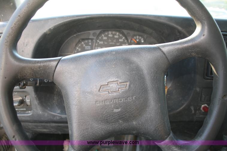 image for item A3210 2003 Chevrolet C7500 insulation box truck