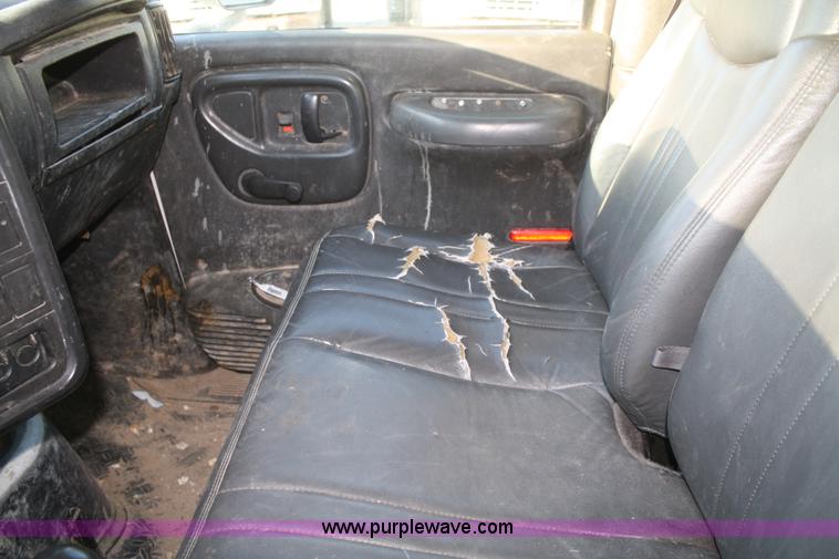 image for item A3210 2003 Chevrolet C7500 insulation box truck