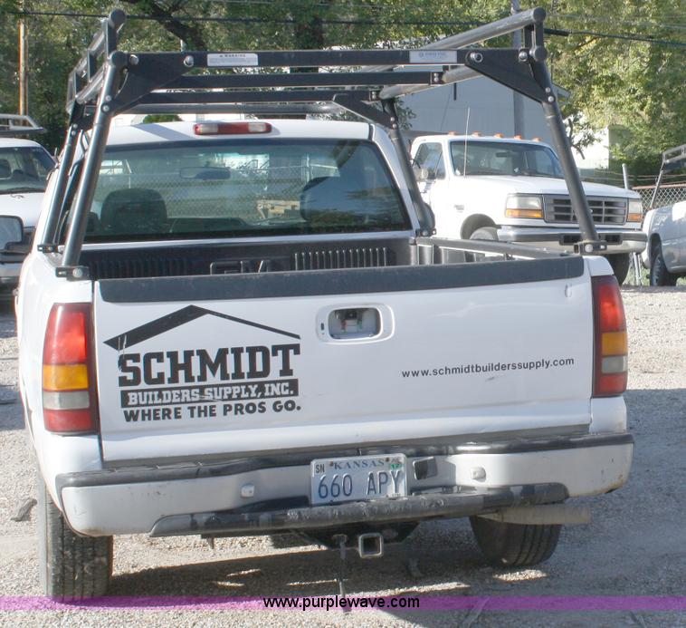 image for item A3211 2000 Chevrolet Silverado 1500 pickup truck