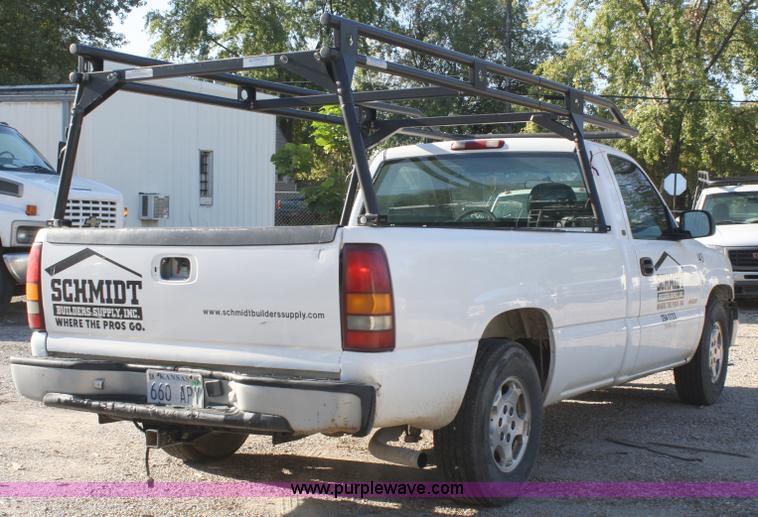 image for item A3211 2000 Chevrolet Silverado 1500 pickup truck