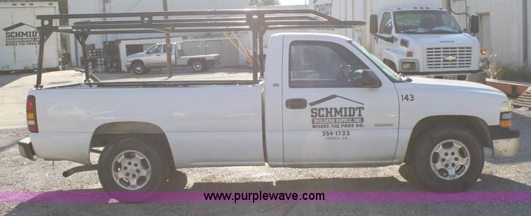 image for item A3211 2000 Chevrolet Silverado 1500 pickup truck