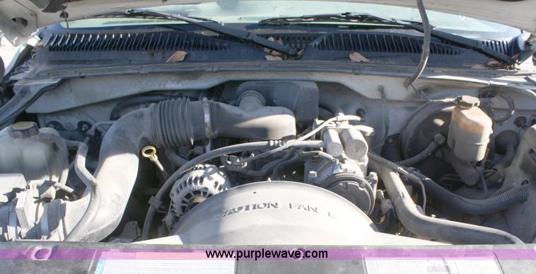 image for item A3211 2000 Chevrolet Silverado 1500 pickup truck