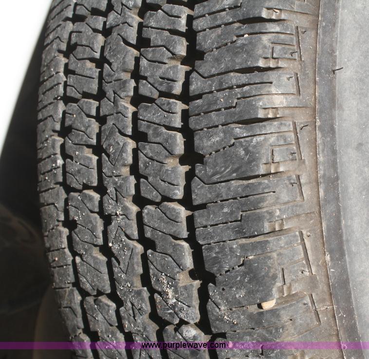 image for item A3211 2000 Chevrolet Silverado 1500 pickup truck