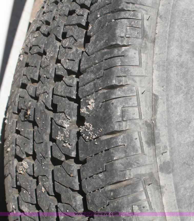 image for item A3211 2000 Chevrolet Silverado 1500 pickup truck