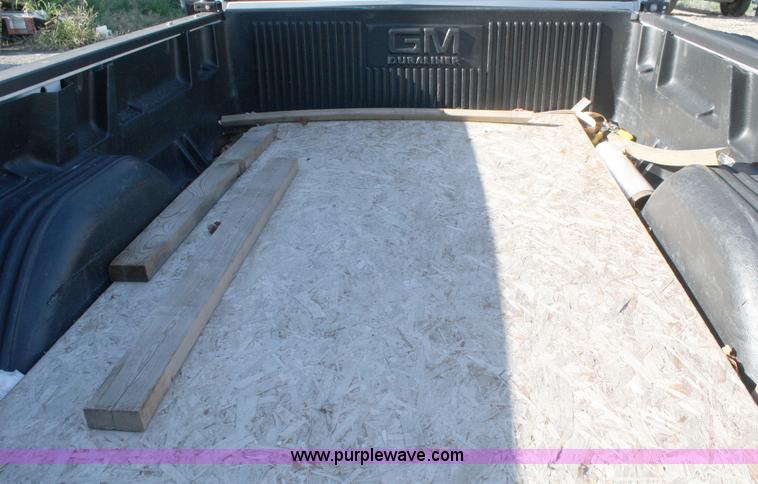 image for item A3211 2000 Chevrolet Silverado 1500 pickup truck